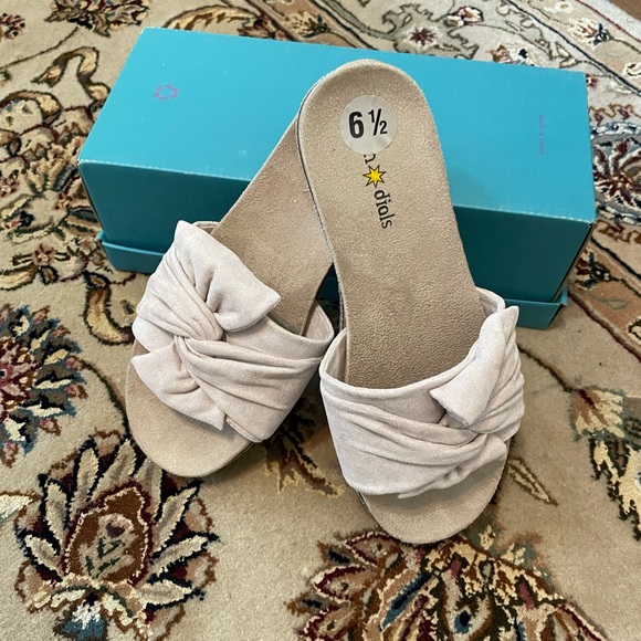 Tan suede slides with rhinestone detail - Picture 6 of 6